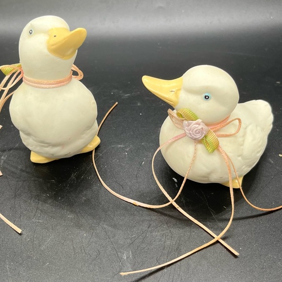 Vintage DEPT56  Duckling With A Pink Ribbon  Figurine - Porcelain   Retired Set - Picture 11 of 13